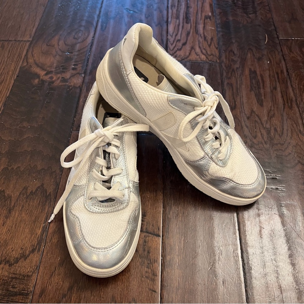 Veja Woman Sneakers
